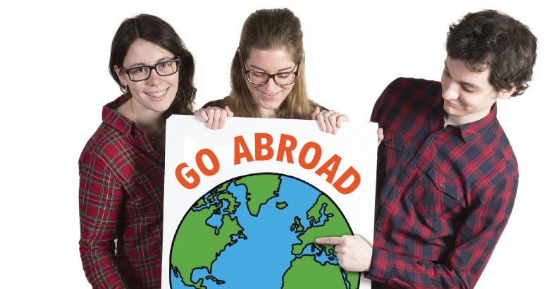 Article Partez A L Etranger En Toute Tranquillite Avec Le Credit Mutuel Topo