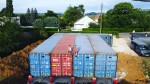 Ils ont construit eux-mêmes leur maison en containers